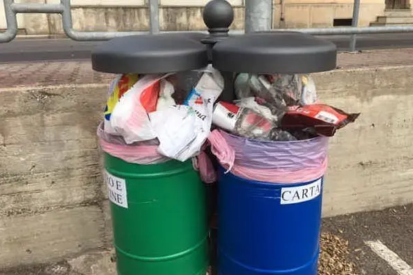 I rifiuti (foto L'Unione Sarda - Orbana)