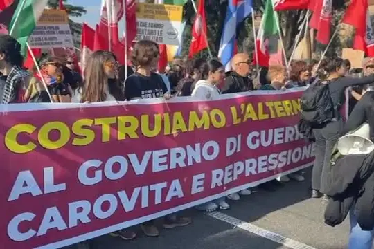 Sciopero, la manifestazione a Roma: "Il carovita ci mangia stipendio"
