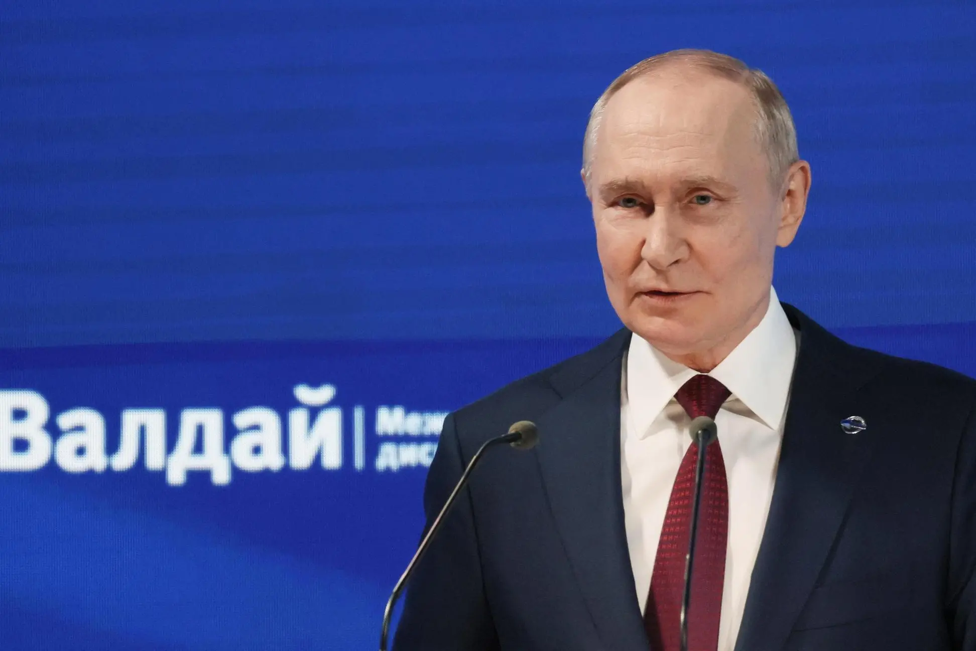 epa12424551 Russian President Vladimir Putin delivers a speech during a plenary session of the 22nd annual meeting of the Valdai Discussion Club in Sochi, Krasnodar region, Russia, 02 October 2025. EPA/MIKHAIL METZEL / SPUTNIK / KREMLIN POOL MANDATORY CREDIT