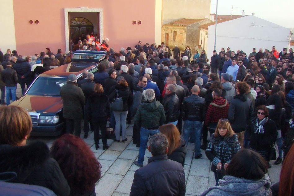 I funerali a Badesi (foto Giacomo Pala)