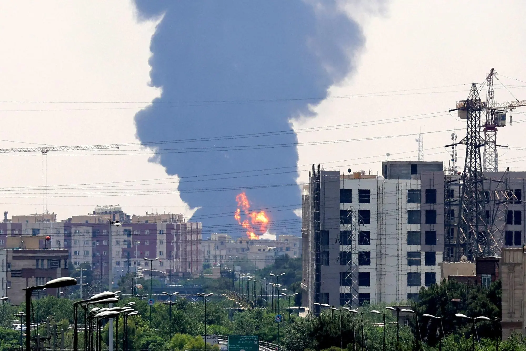 Un raid israeliano a Teheran (Ansa-Afp)