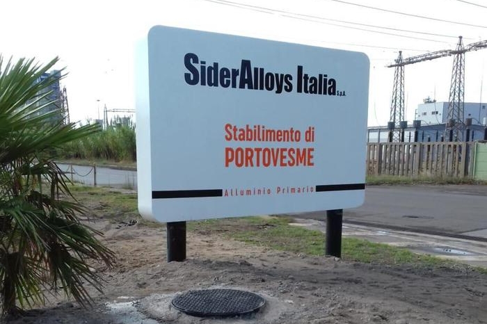 Sider Alloys: a Portovesme la fonderia torna attiva da settembre (foto Ansa)