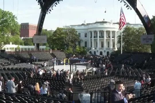 La Casa Bianca mostra "The Claw", l'arena per i match di Ufc