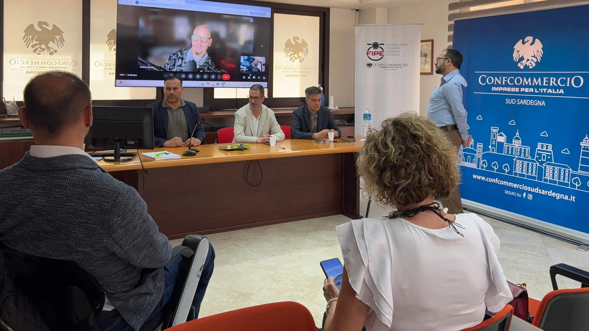 https://immagini.unionesarda.it/version/c:YWQzMDBjOWItMjZiMy00:ZjE5OTcyMGItZjZlZi00/image.webp?f=16:9