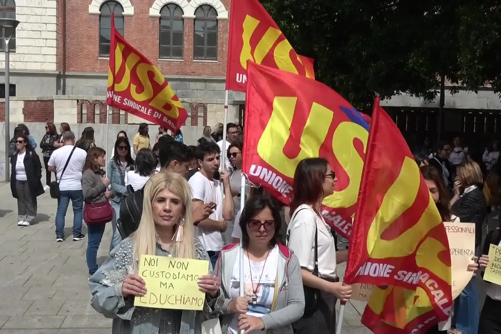 Cooperative sociali, la protesta dei lavoratori a Cagliari: "Invisibili e sottopagati"