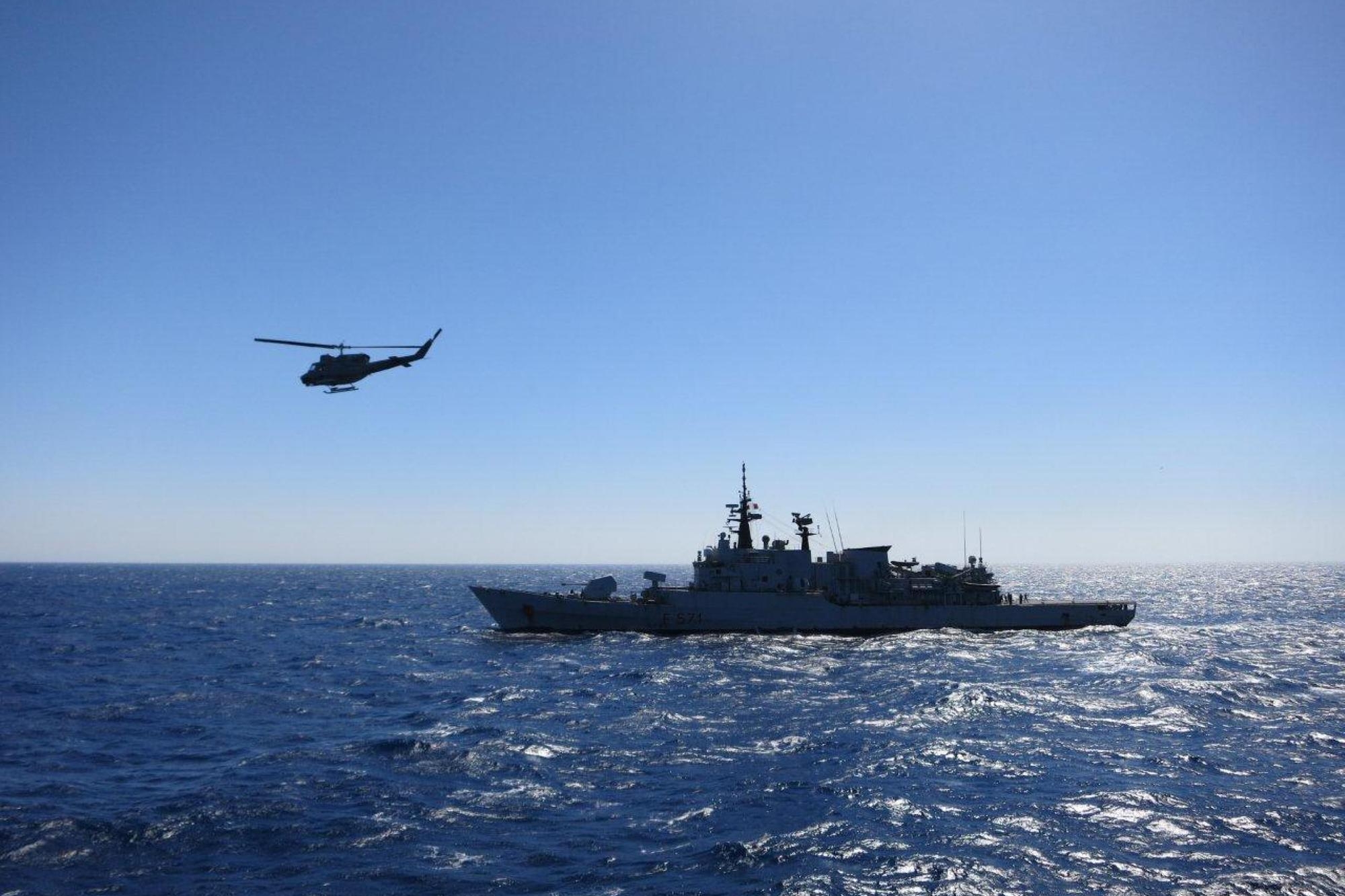 Motovedetta libica spara verso pescherecci italiani: interviene la Marina