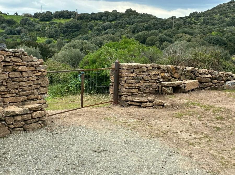 Il sagrato della chiesetta sistemato grazie ai volontari