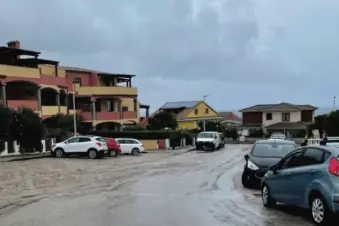 Una delle vie di Castelsardo soggette ad allagamenti (foto concessa)