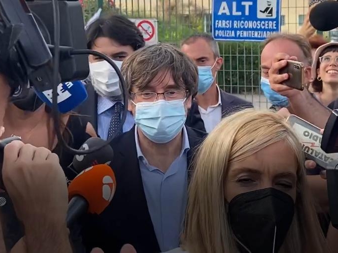 Carles Puigdemont è libero, ondata di polemiche in Sardegna dopo l’arresto