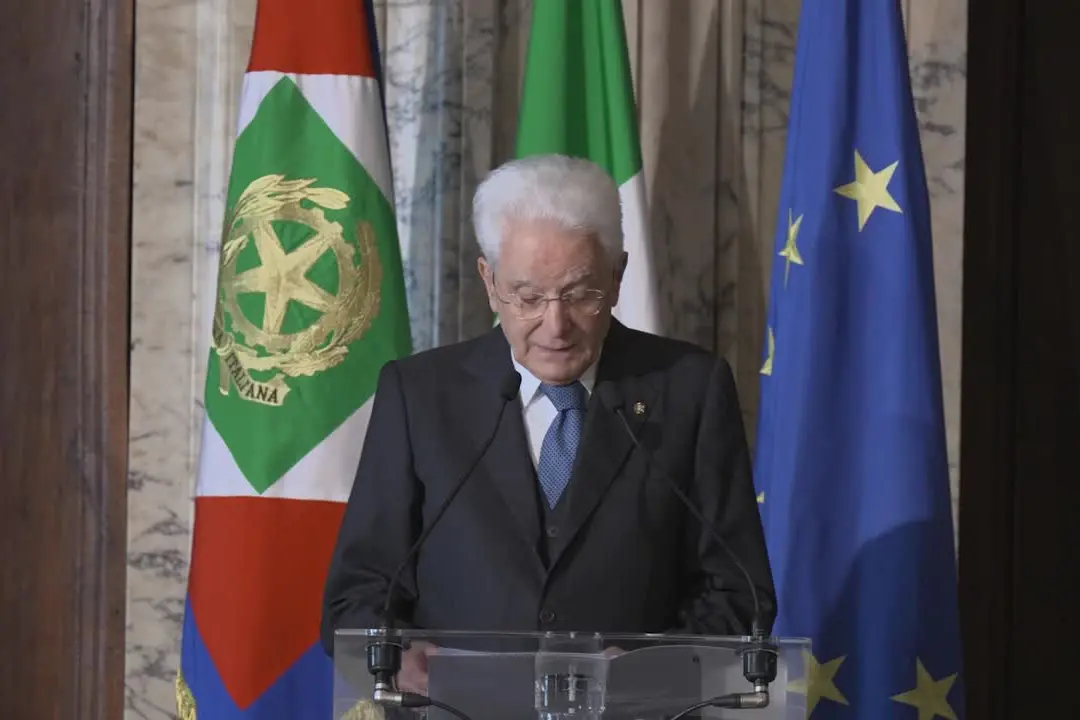 Mattarella: "Salari reali bassi, ma premi robusti ai manager"