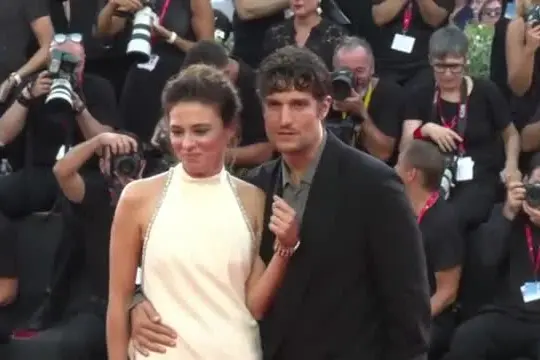 Venezia, Nanni Moretti sul red carpet con Jasmine Trinca e Louis Garrel