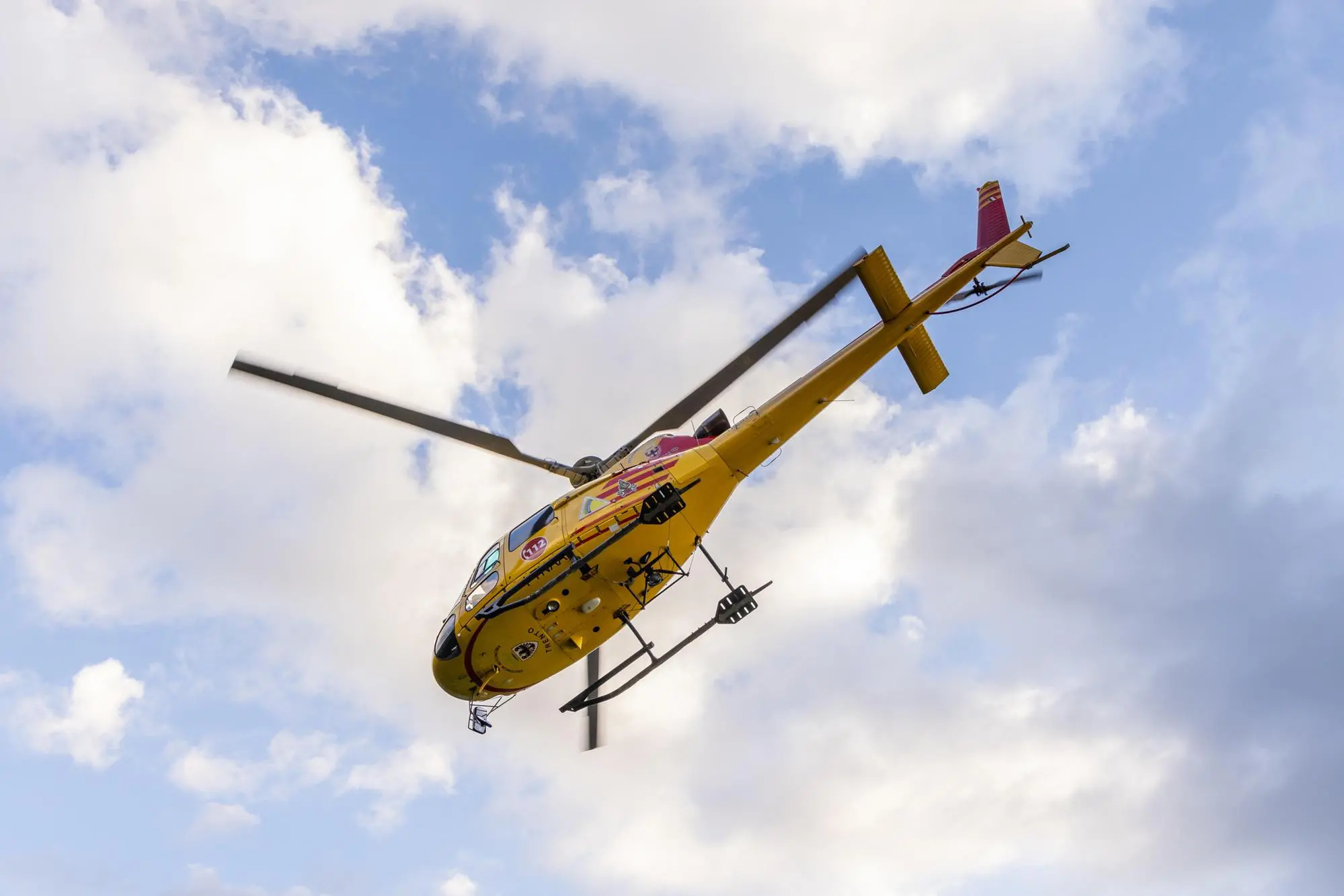 Un elicottero del Soccorso alpino (Ansa)