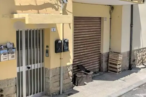 La palazzina di via Deledda (foto Pala)