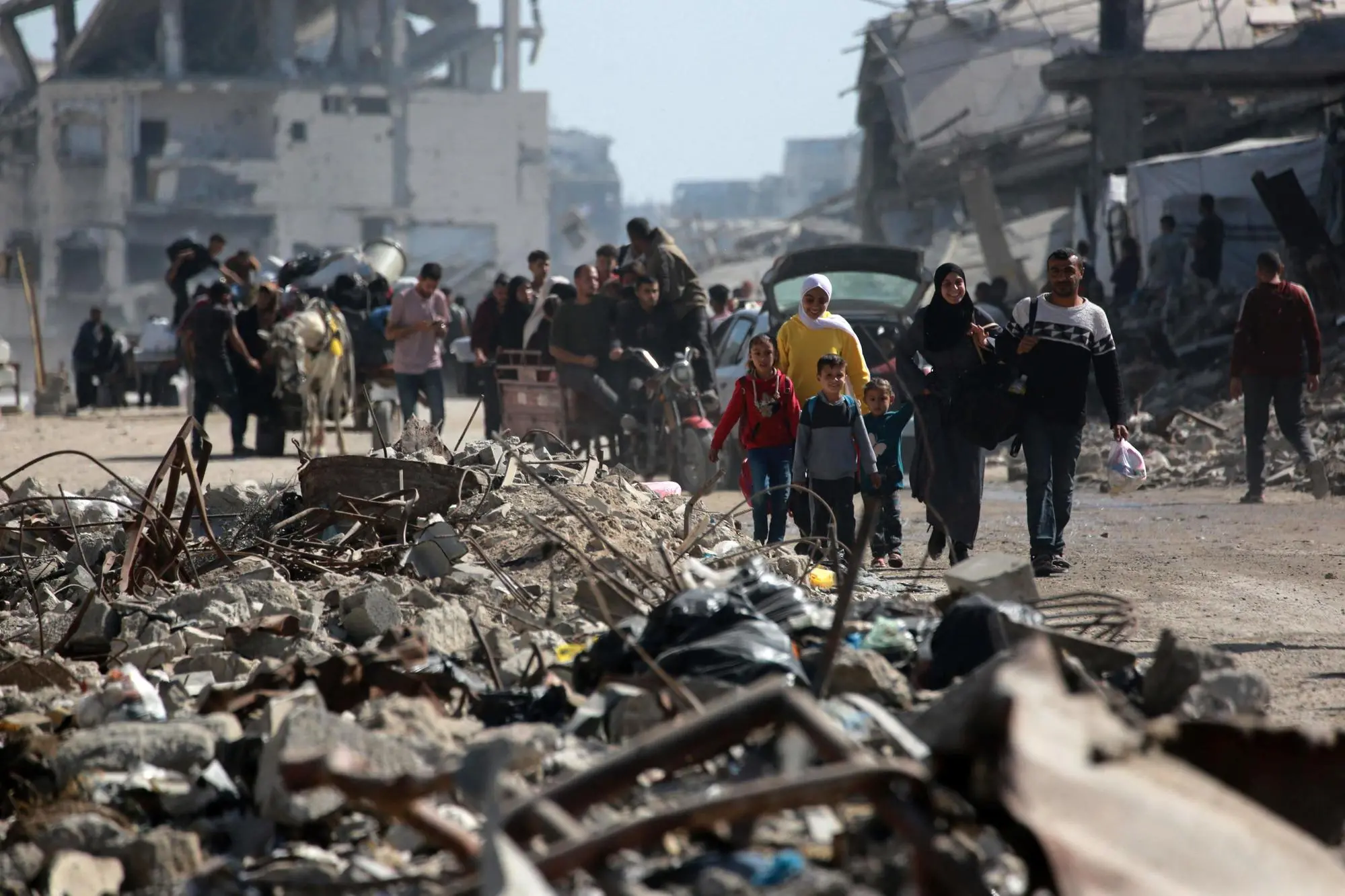 Gaza City dopo gli ultimi attacchi dell'Idf (foto Afp/Ansa)