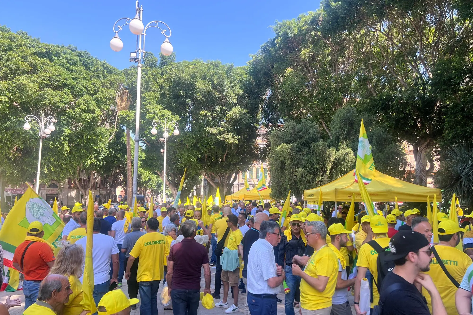 Il raduno in piazza del Carmine (foto Melis)