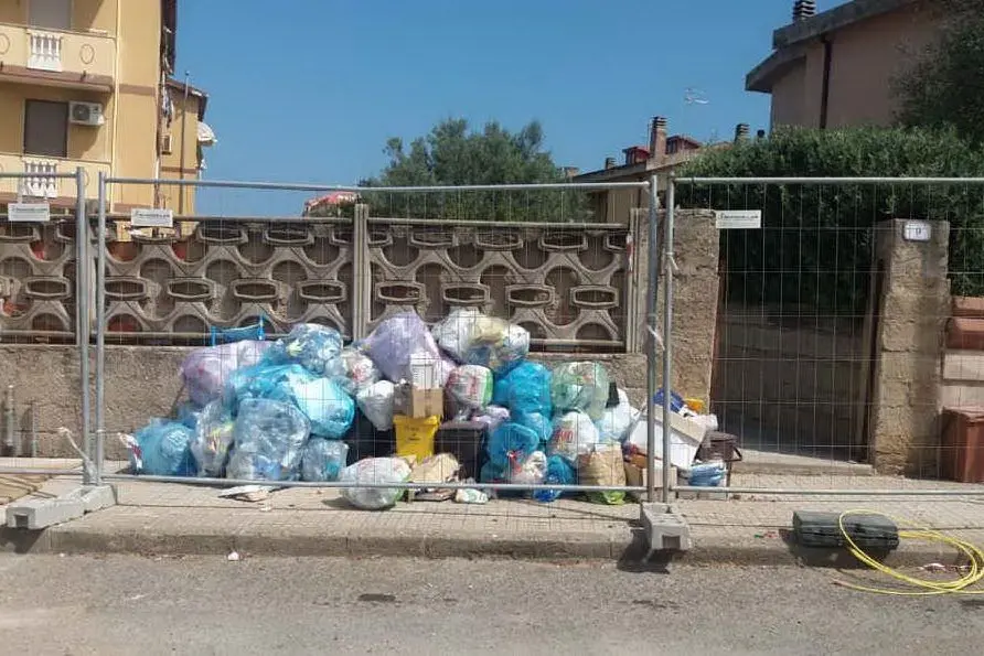 La discarica in via Palladio (foto L'Unione Sarda - Pala)