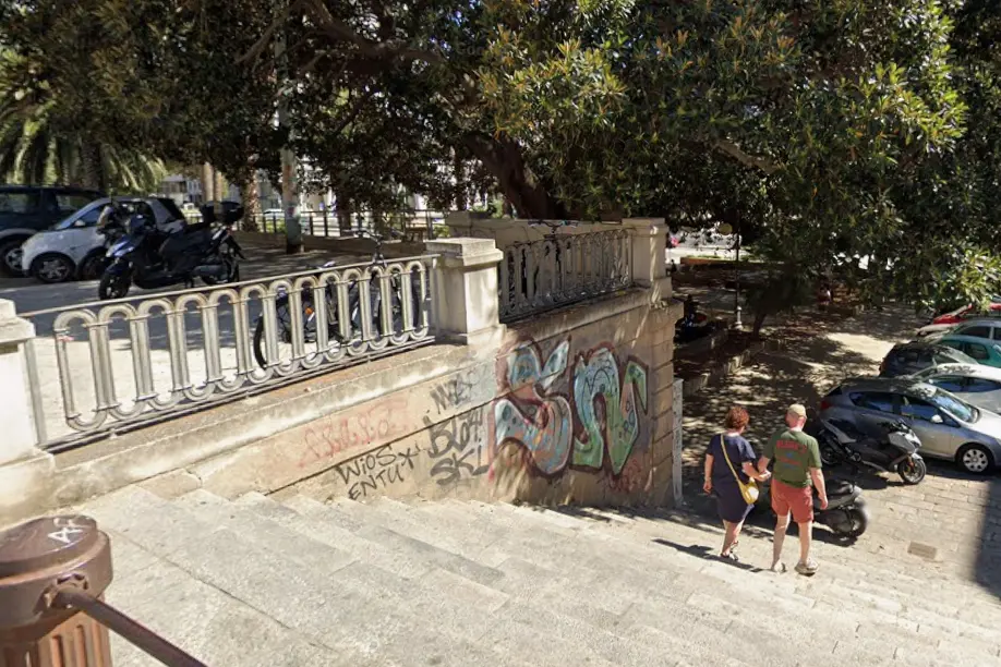 "Iscalitas - scalette delle sigaraie" tra viale Regina Margherita e piazza Ingrao