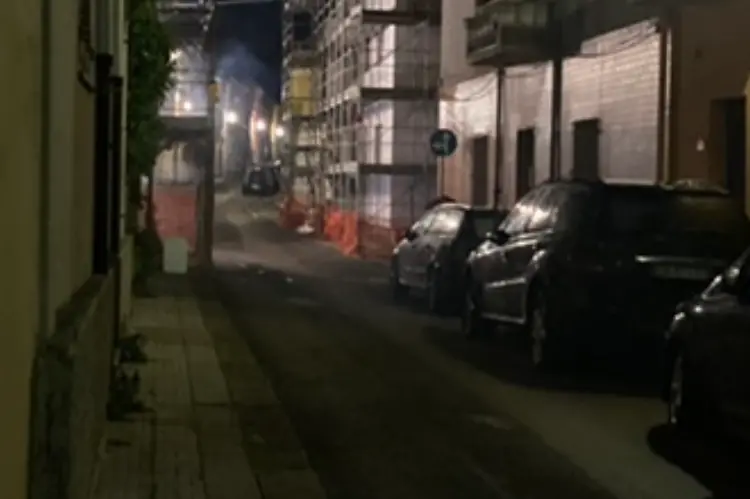 Auto parcheggiate a Porto Torres (foto Pala)