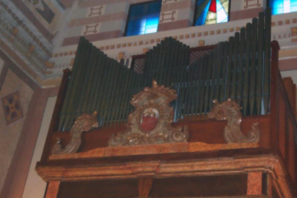 Uras, l'organo a canne della chiesa parrocchiale