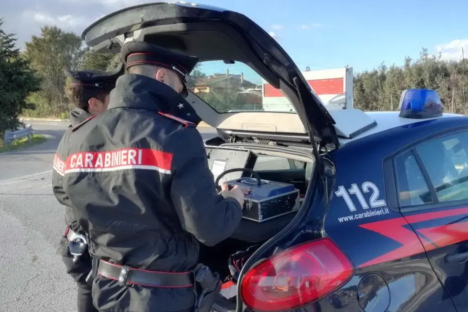 I controlli con l'etilometro dei carabinieri della compagnia di Isili (foto L'Unione Sarda - Pintori)