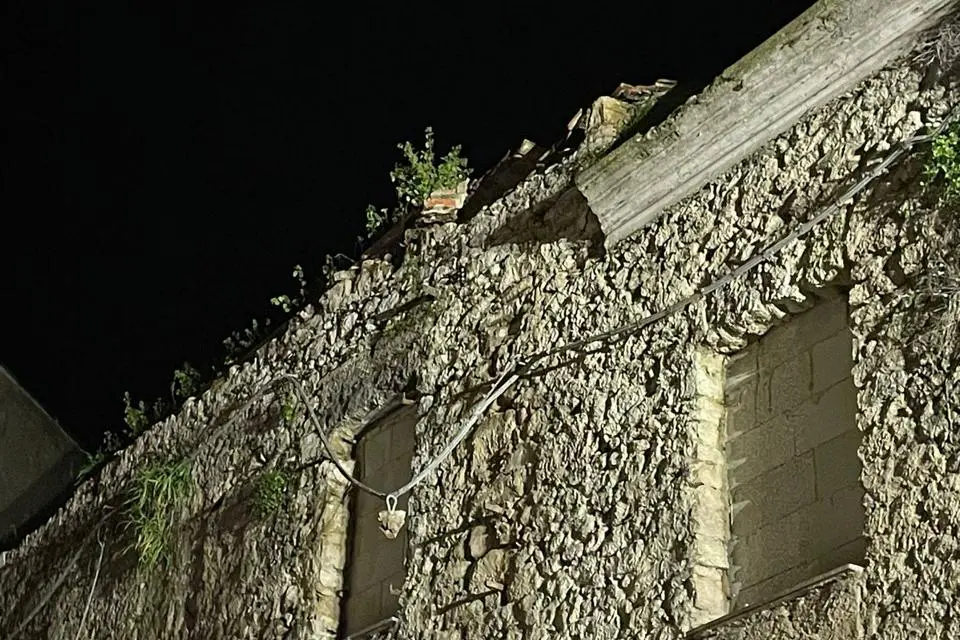 Il cornicione in via Cagliari