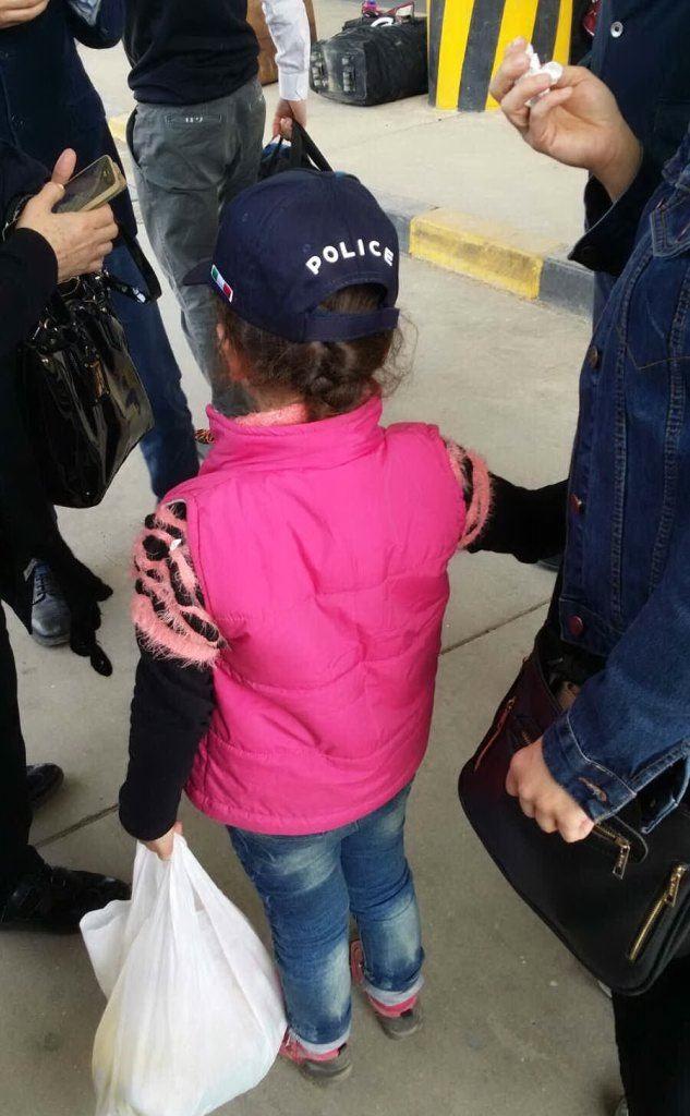 L'arrivo della bambina in Italia (@PoliziadiStato)