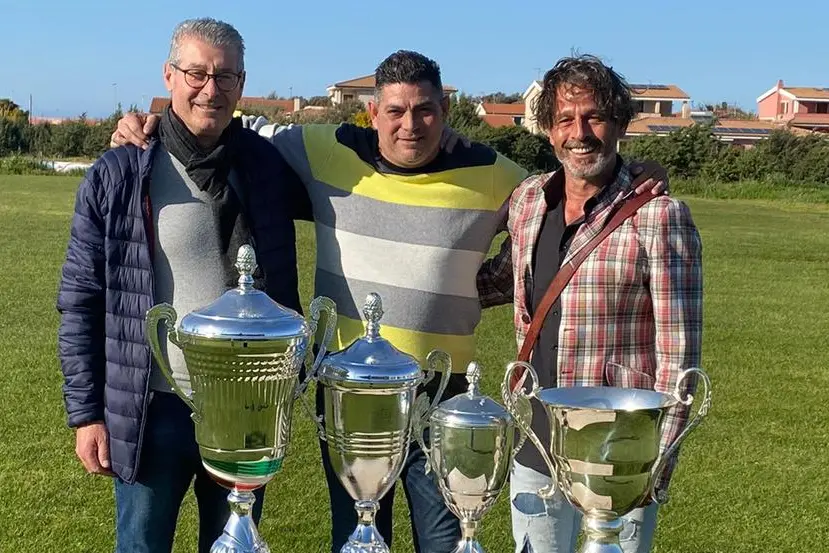 I tre presidenti che si sono succeduti negli ultimi 11 anni con i trofei conquistati: da sinistra Giuseppe Poddighe, Danilo Stangoni e Antonio Cirotto (L'Unione Sarda - Tellini)