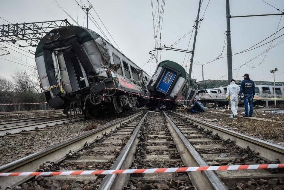 #AccaddeOggi: 25 gennaio 2018, treno deraglia nel Milanese