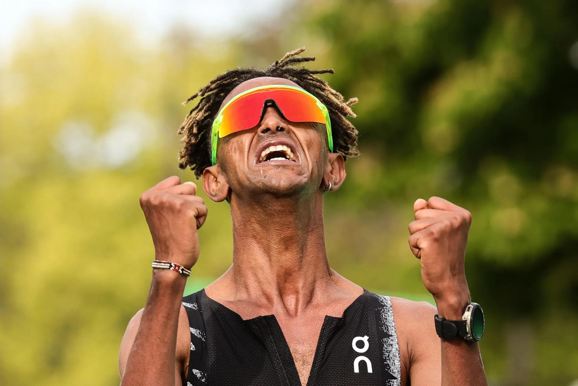 Yeman Crippa vince la maratona di Parigi (foto Ansa/Epa)