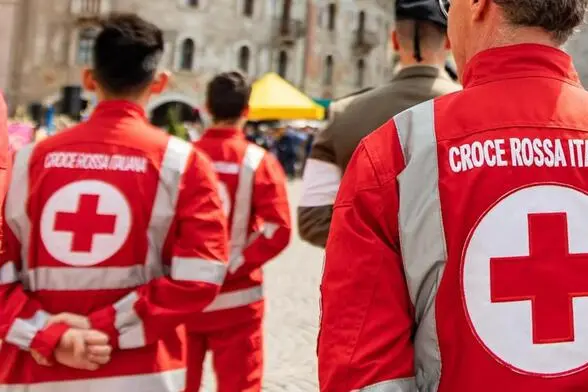 Volontari della Croce Rossa Italiana (foto Lotti via Ansa)