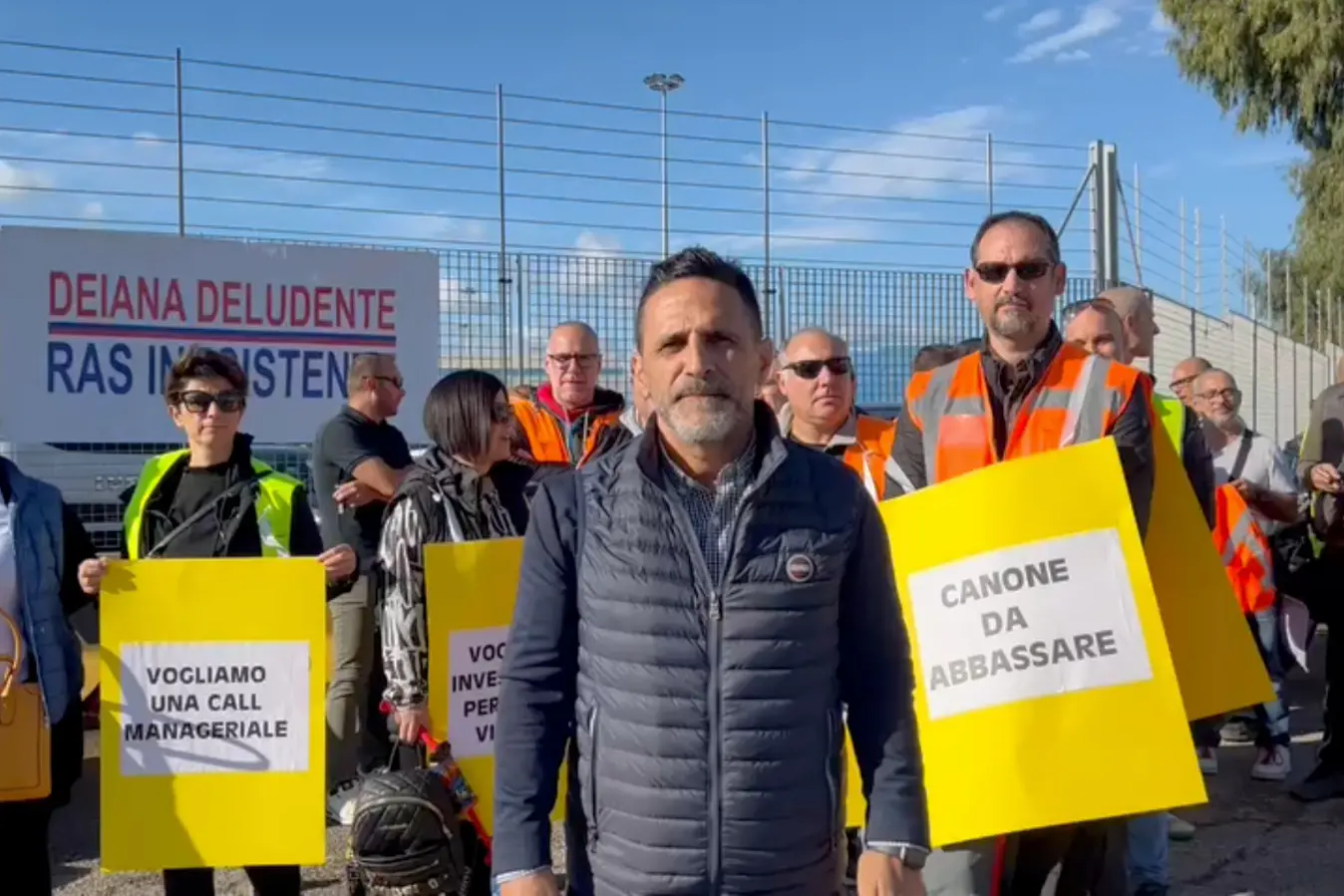 La protesta degli ex lavoratori di Porto Canale a Cagliari (foto Melis)