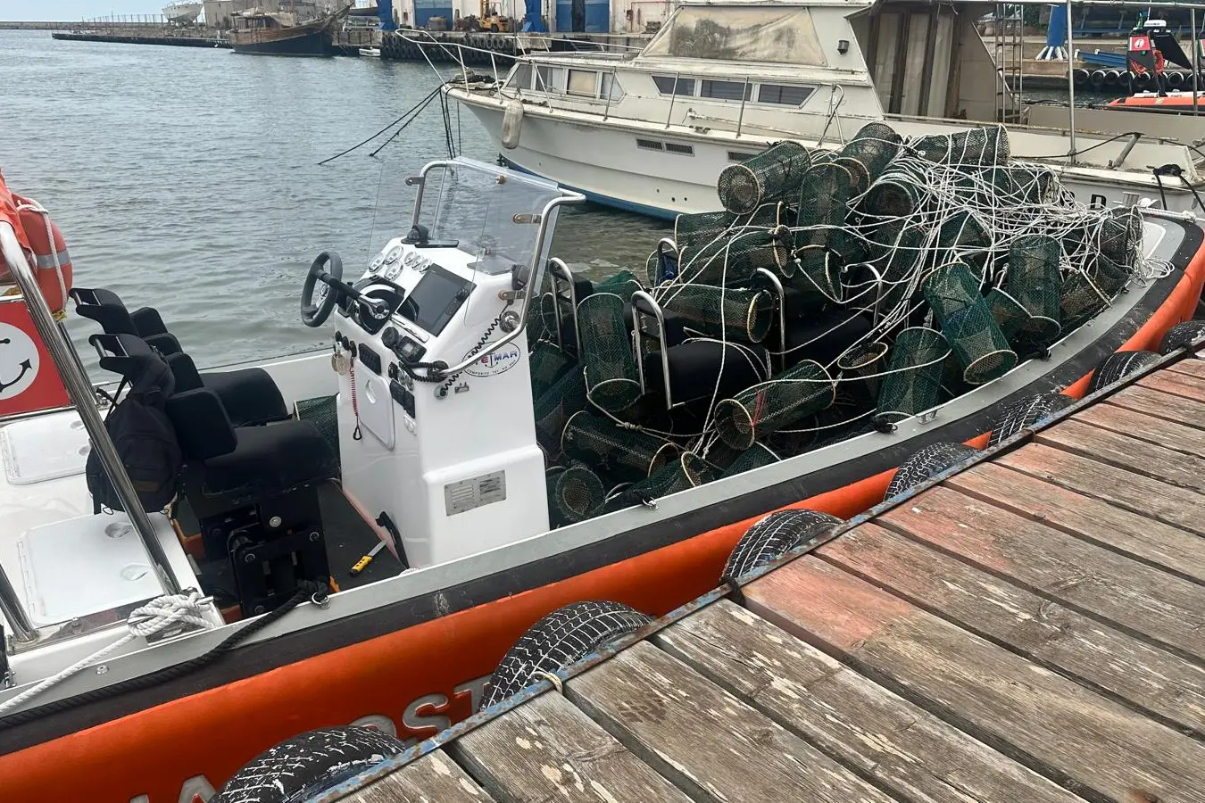 Le nasse sequestrate dalla Guardia costiera