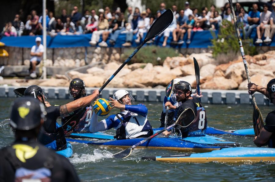 La canoa polo ha il proprio “stadio del mare”: in acqua i campioni della Canottieri Ichnusa