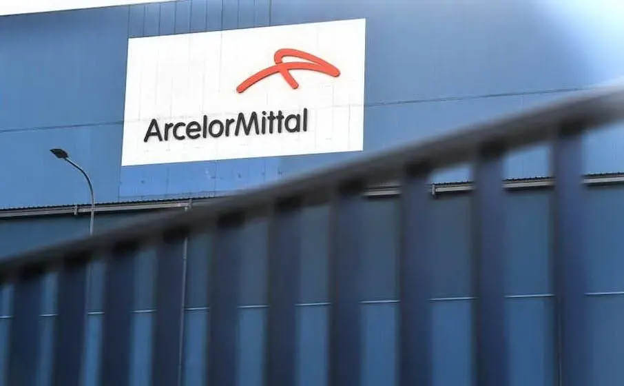 Accordo Mittal-Invitalia: torna l'acciaio di Stato, con la società del Mef che entra al 50% nella gestione degli impianti