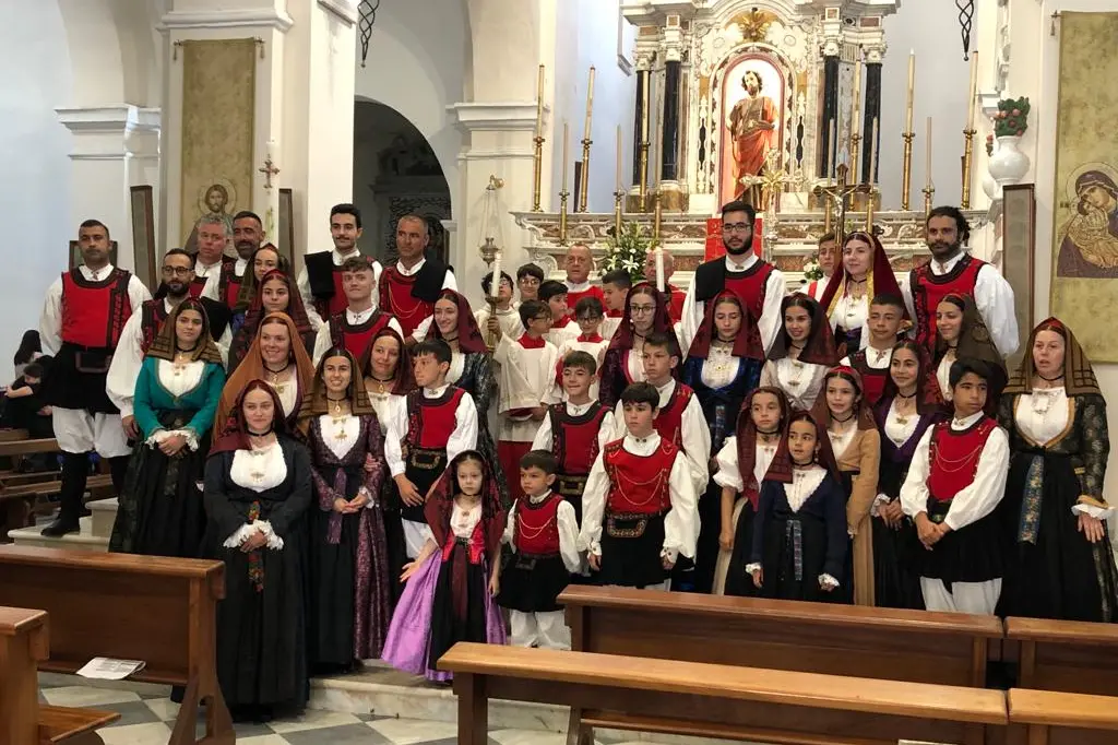 Il gruppo folk Sant'Andrea di Tortolì (foto concessa)