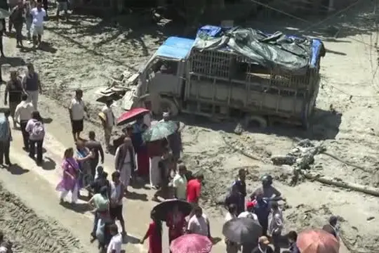 Nepal, oltre 200 morti: prende corpo l'ipotesi del ghiacciaio