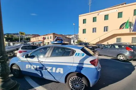 Polizia a Oristano (Ansa)