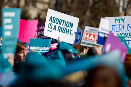 Una manifestazione pro aborto negli Usa (Ansa)