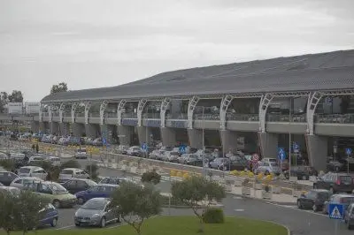 L'esterno dello scalo di Elmas