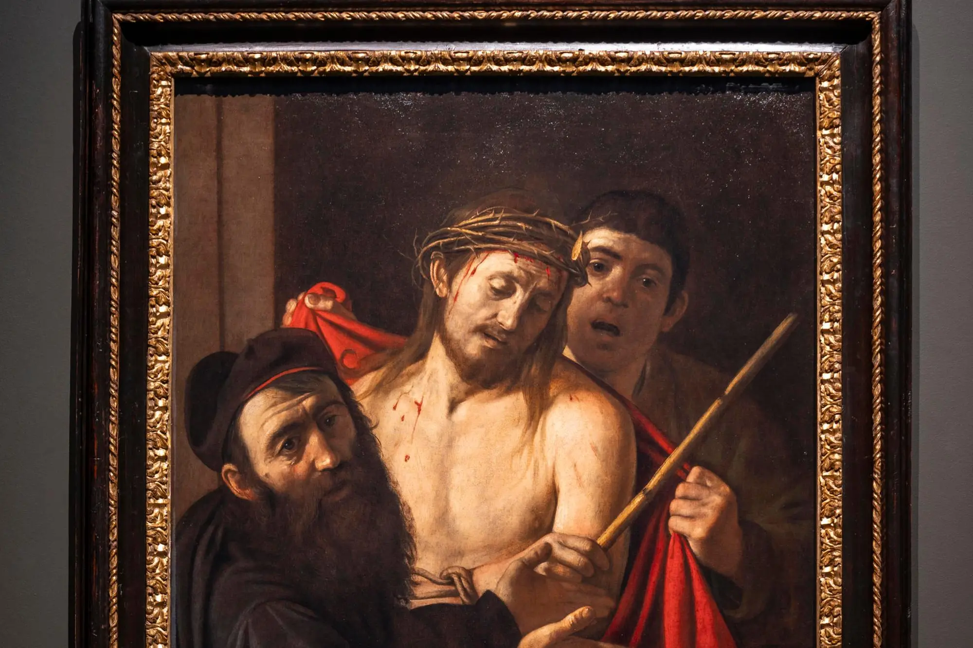 Il dipinto "Ecce Homo", attribuito all'artista Caravaggio, venuto alla luce tre anni fa e recentemente acquistato da un anonimo privato, sarà accessibile a partire dal 28 maggio a tutti i visitatori del Museo del Prado (foto Ansa)