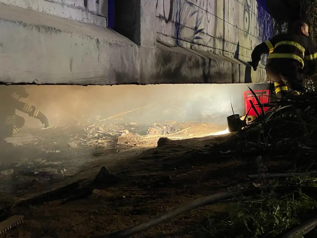 Il luogo dell'incendio (foto Vercelli)