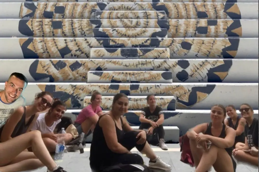 Gli otto ragazzi del servizio civico (foto concessa)