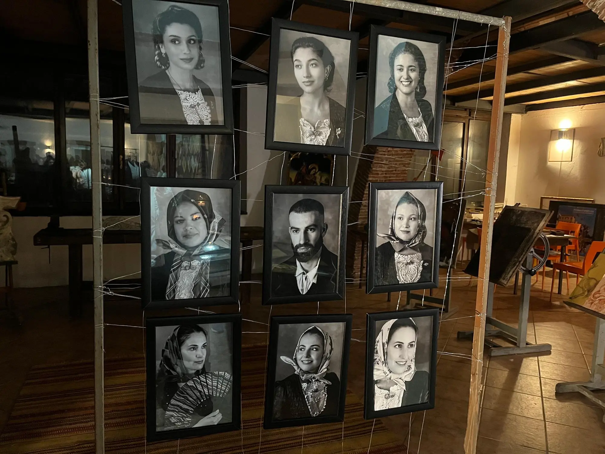 Alcuni degli scatti nella mostra di Stefano Orrù (foto V. Pinna)