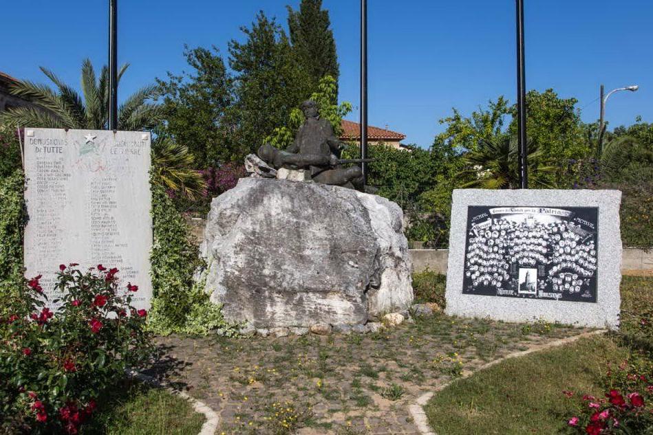 Il monumento ai Caduti al Parco Scarzella (Foto S.Farris)