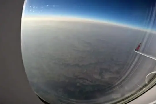 L'eclissi di sole vista da 10.000 metri in volo sulla Spagna