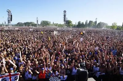 La folla radunata al Modena park per il concerto di Vasco Rossi nel 2017 (archivio)