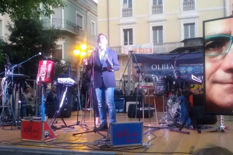 Vanni Sanna in piazza (foto Ilenia Giagnoni)