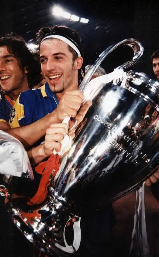 Nel 1996 vince la sua unica Champions League