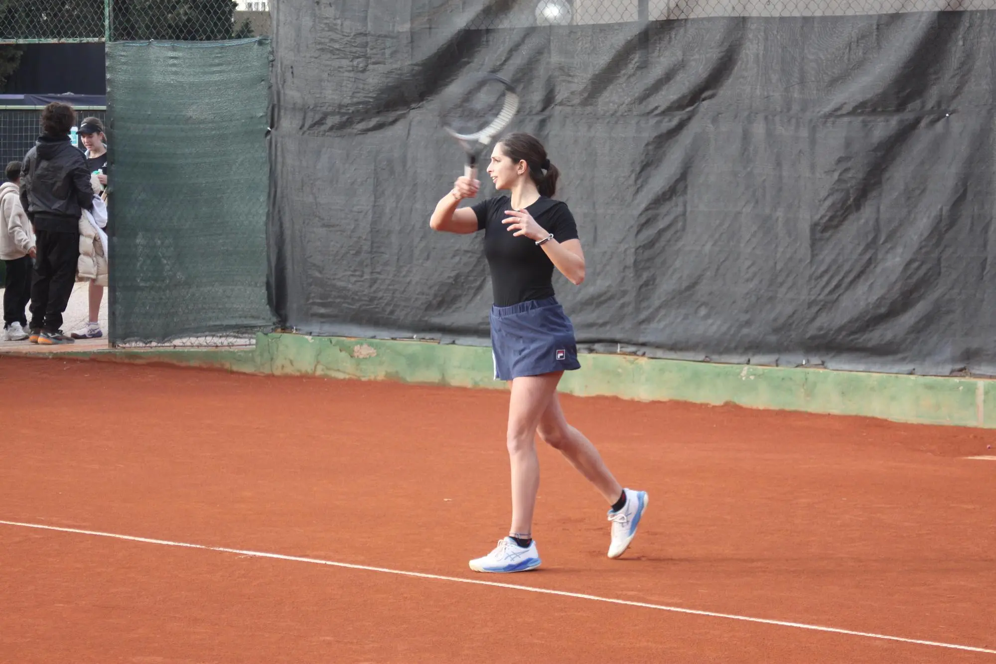 Barbara Dessolis sui campi del circolo di Monte Urpinu (foto Antonio Burruni)