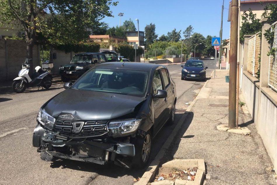 Scontro tra auto a Oristano, due feriti